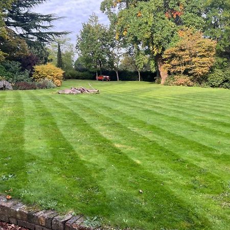 Denham Mount Guest House Gerrards Cross Exterior photo